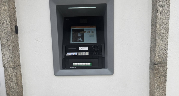 Instalación de cajero automático en la Plaza de España